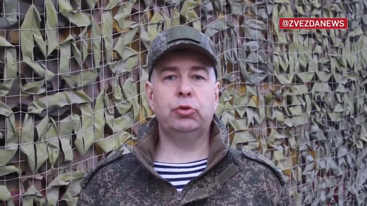 Поразительно, но пресс-служба Черноморского флота даже записала видео рядом с подводной лодкой, которая подверглась атаке беспилотника