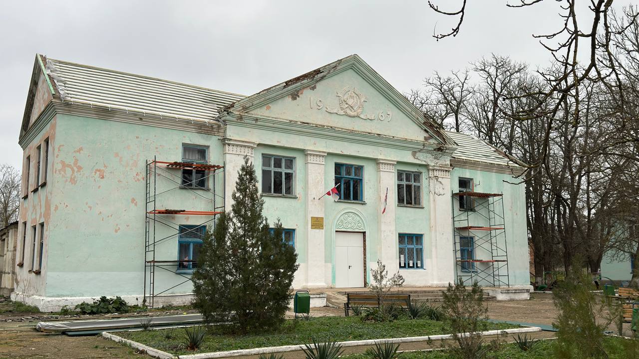 Антон Кравец: Провел мониторинг хода ремонта кровли Новогригорьевского сельского Дома культуры