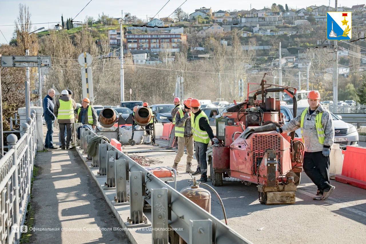 Ремонт Днепровского моста ускоряют Ремонт Днепровского моста ускоряют