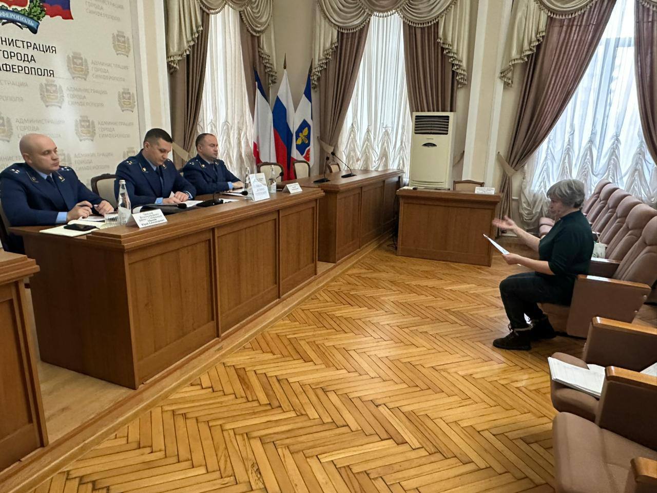 Заместитель прокурора Крыма Леонид Селивёрстов провел выездной прием жителей Симферополя Заместитель прокурора Крыма Леонид Селивёрстов провел выездной прием жителей Симферополя