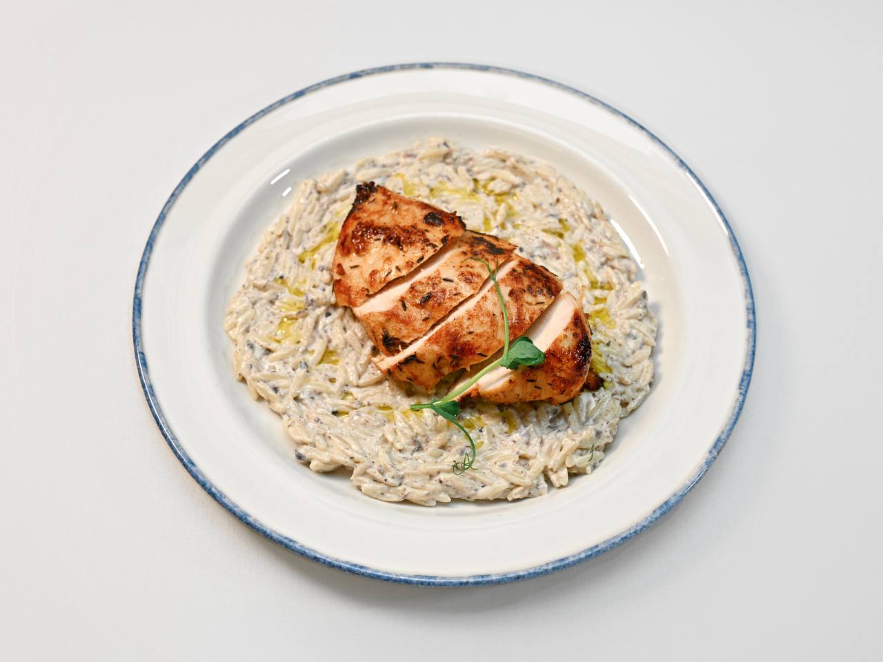 В поездах «Гранд Сервис Экспресс» появилось новогоднее меню В поездах «Гранд Сервис Экспресс» появилось новогоднее меню