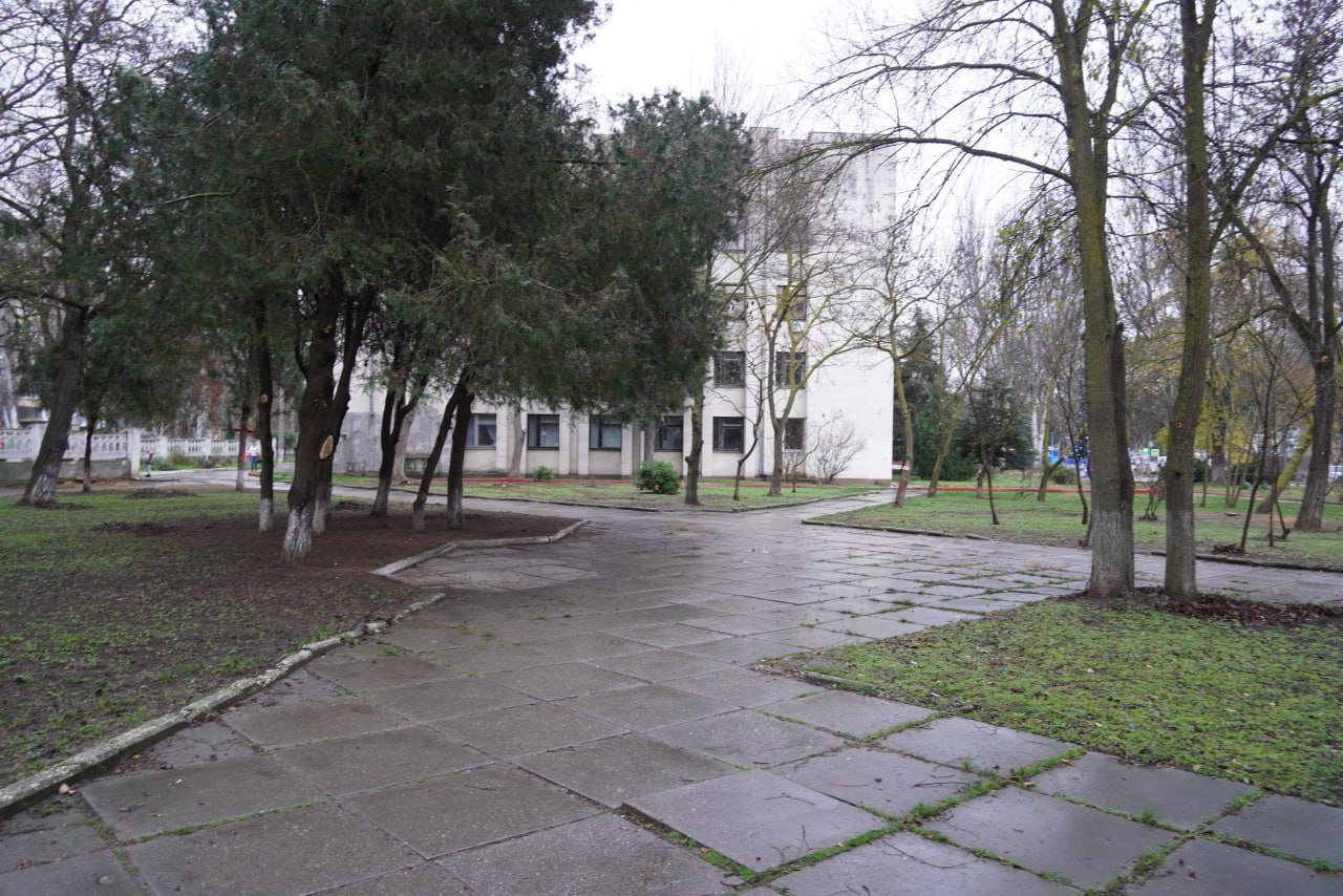 Глава администрации Керчи Олег Каторгин совместно с представителями подрядной организации Керчи, выполняющей работы по укладке плитки вдоль улиц Козлова и Пролетарской, с выездом на место обсудили вопрос комплексного... Глава администрации Керчи Олег Каторгин совместно с представителями подрядной организации Керчи, выполняющей работы по укладке плитки вдоль улиц Козлова и Пролетарской, с выездом на место обсудили вопрос комплексного...