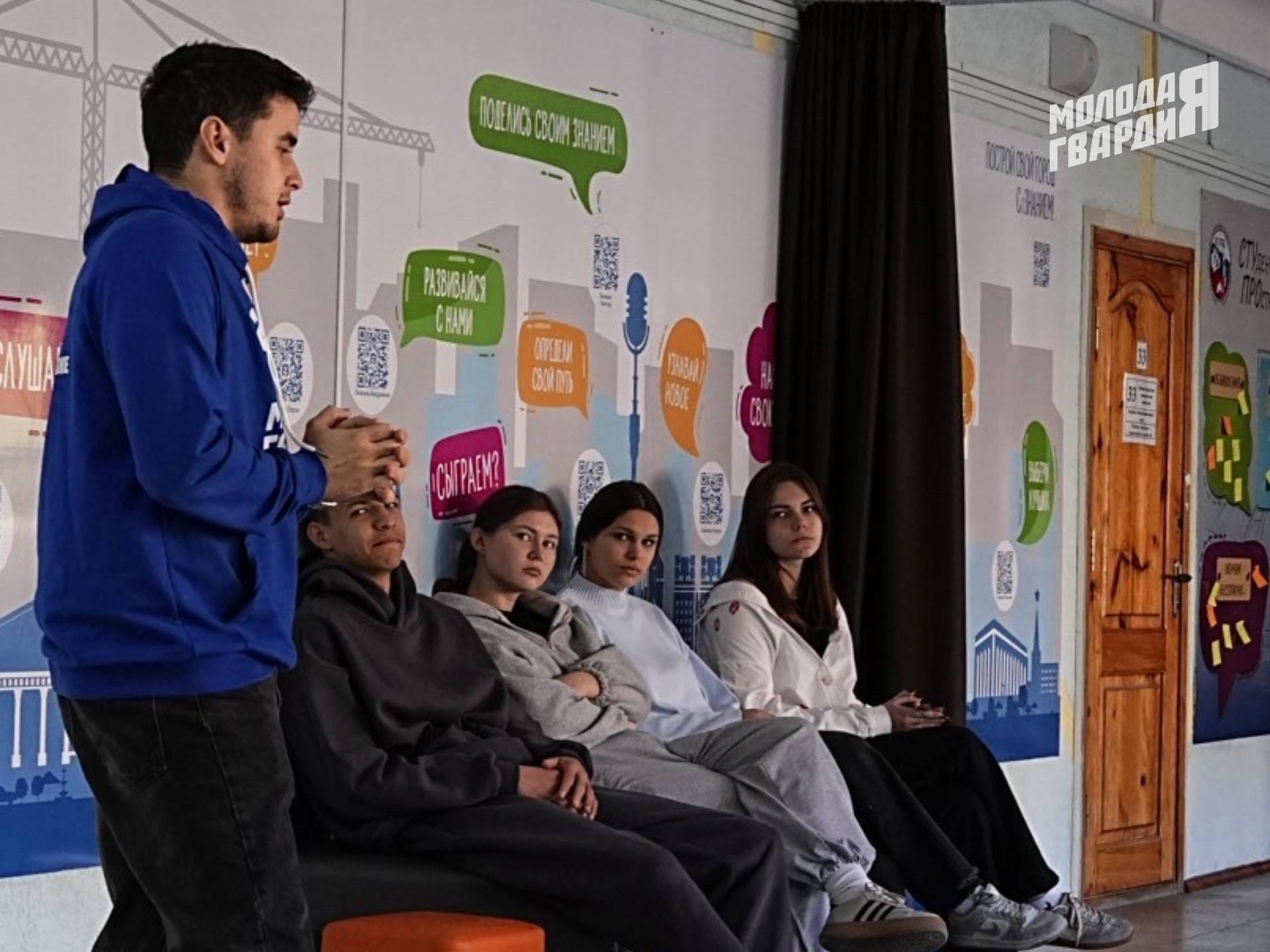 Молодогвардейцы Ялты провели урок памяти ко Дню журналистов, погибших при исполнении долга Молодогвардейцы Ялты провели урок памяти ко Дню журналистов, погибших при исполнении долга