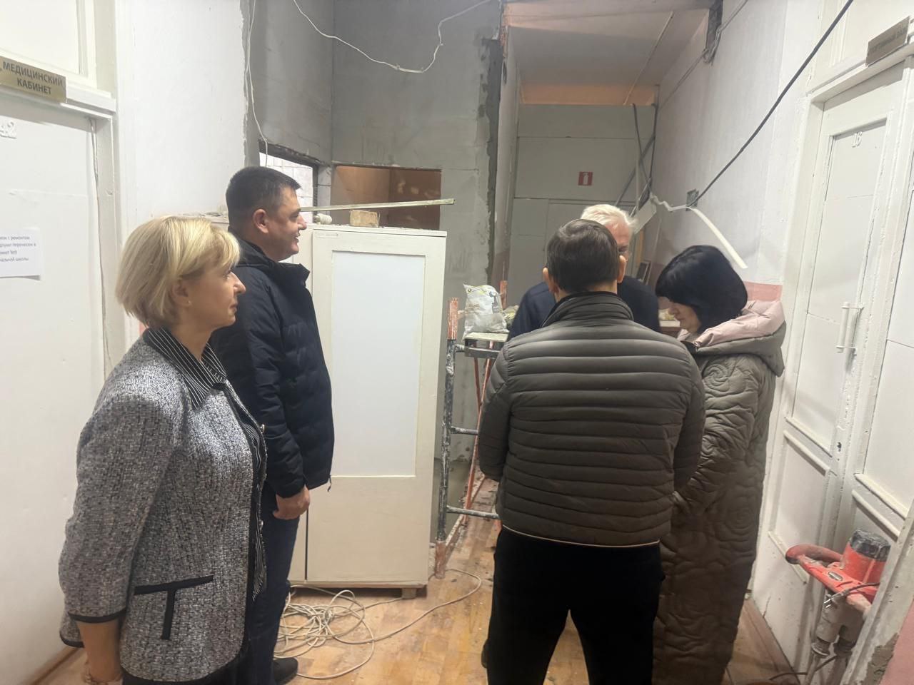 Анжелика Ястребова: В рамках рабочего визита с депутатом Госсовета Крыма Василием Рогатиным и первым заместителем Энвером Аблаевым мы посетили Скалистовскую среднюю общеобразовательную школу имени Лиморенко Павла... Анжелика Ястребова: В рамках рабочего визита с депутатом Госсовета Крыма Василием Рогатиным и первым заместителем Энвером Аблаевым мы посетили Скалистовскую среднюю общеобразовательную школу имени Лиморенко Павла...