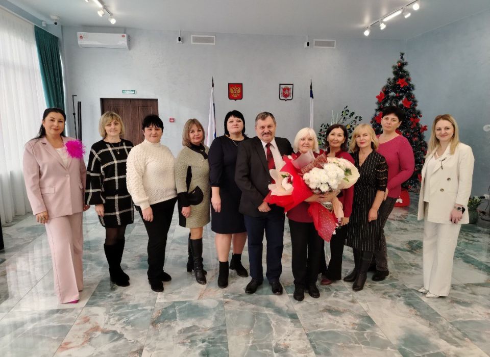 В уютном зале торжественных событий Нижнегорского районного отдела ЗАГС отметили знаменательную дату – 50-летие супружеской пары Сергея Аркадьевича и Ольги Геннадьевны Худяковых В уютном зале торжественных событий Нижнегорского районного отдела ЗАГС отметили знаменательную дату – 50-летие супружеской пары Сергея Аркадьевича и Ольги Геннадьевны Худяковых