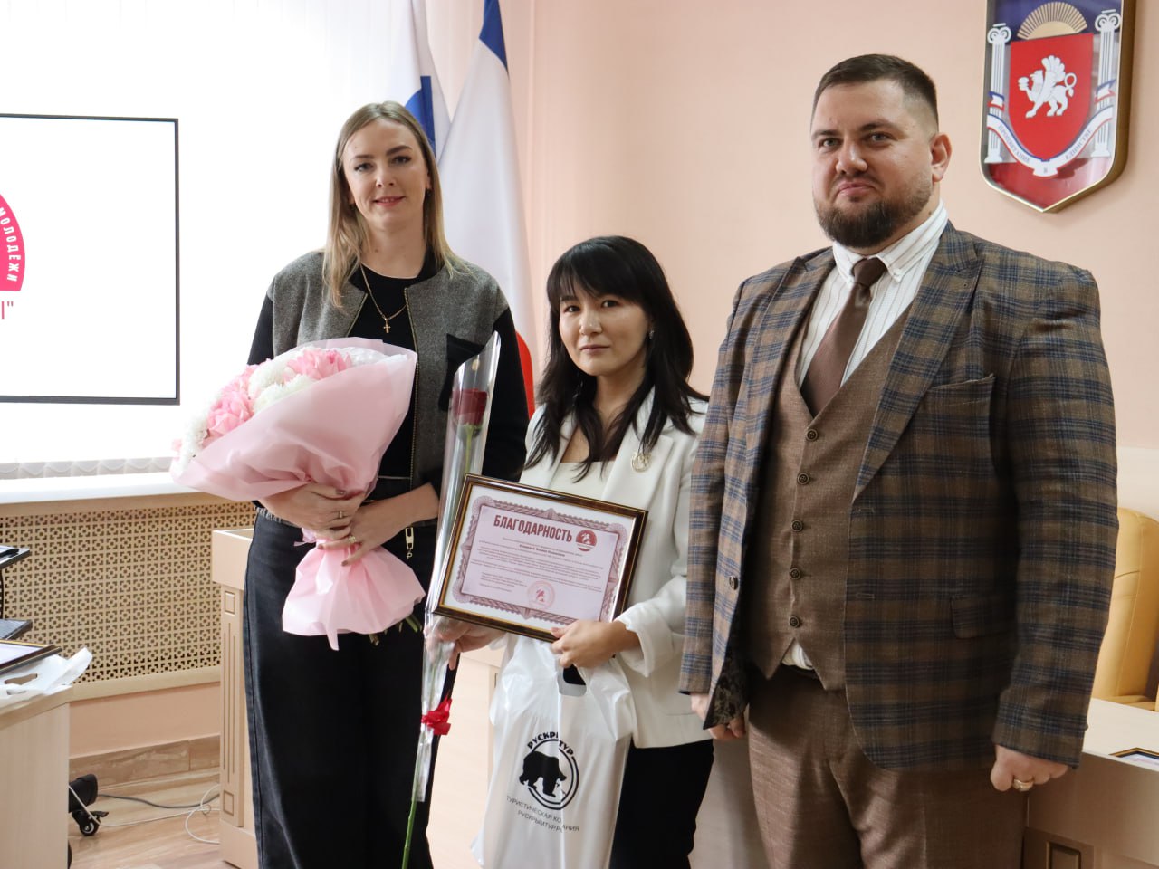 16 декабря 2025 года состоялась церемония награждения самых активных школ Джанкойского района за активное взаимодействия с АНО ПВМ «Проекты Родины» 16 декабря 2025 года состоялась церемония награждения самых активных школ Джанкойского района за активное взаимодействия с АНО ПВМ «Проекты Родины»