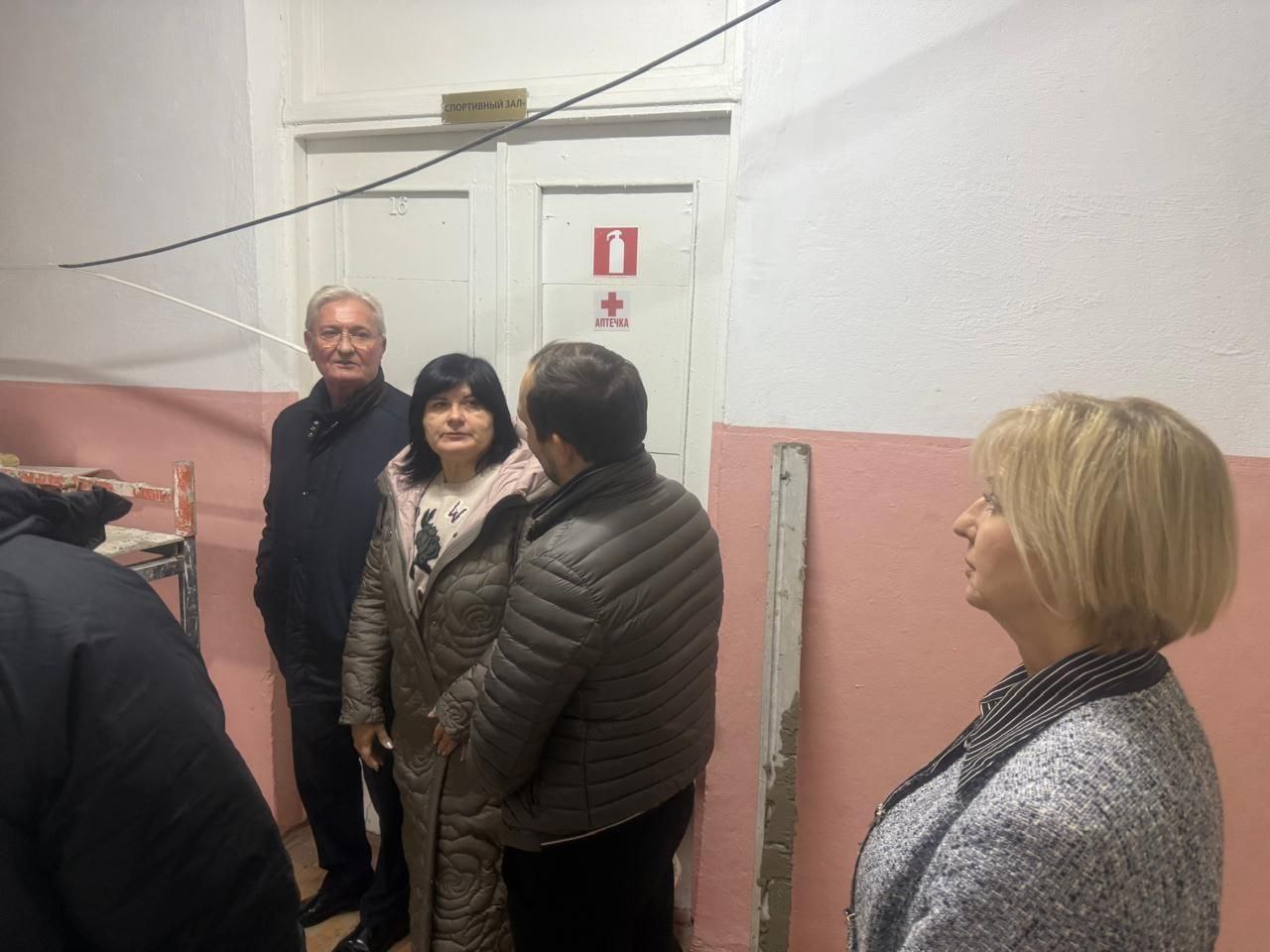 Анжелика Ястребова: В рамках рабочего визита с депутатом Госсовета Крыма Василием Рогатиным и первым заместителем Энвером Аблаевым мы посетили Скалистовскую среднюю общеобразовательную школу имени Лиморенко Павла... Анжелика Ястребова: В рамках рабочего визита с депутатом Госсовета Крыма Василием Рогатиным и первым заместителем Энвером Аблаевым мы посетили Скалистовскую среднюю общеобразовательную школу имени Лиморенко Павла...