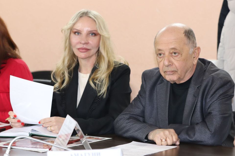 В Госкомнаце Крыма состоялось заседание Общественного совета при Госкомнаце Крыма В Госкомнаце Крыма состоялось заседание Общественного совета при Госкомнаце Крыма