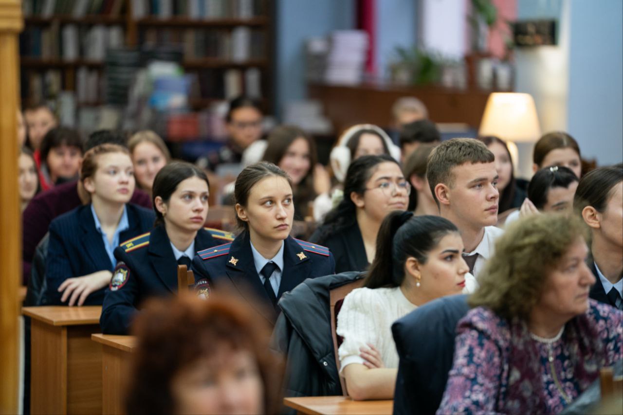 Крымский федеральный университет стал площадкой для обсуждения актуальных вопросов защиты молодого поколения от деструктивных идей Крымский федеральный университет стал площадкой для обсуждения актуальных вопросов защиты молодого поколения от деструктивных идей