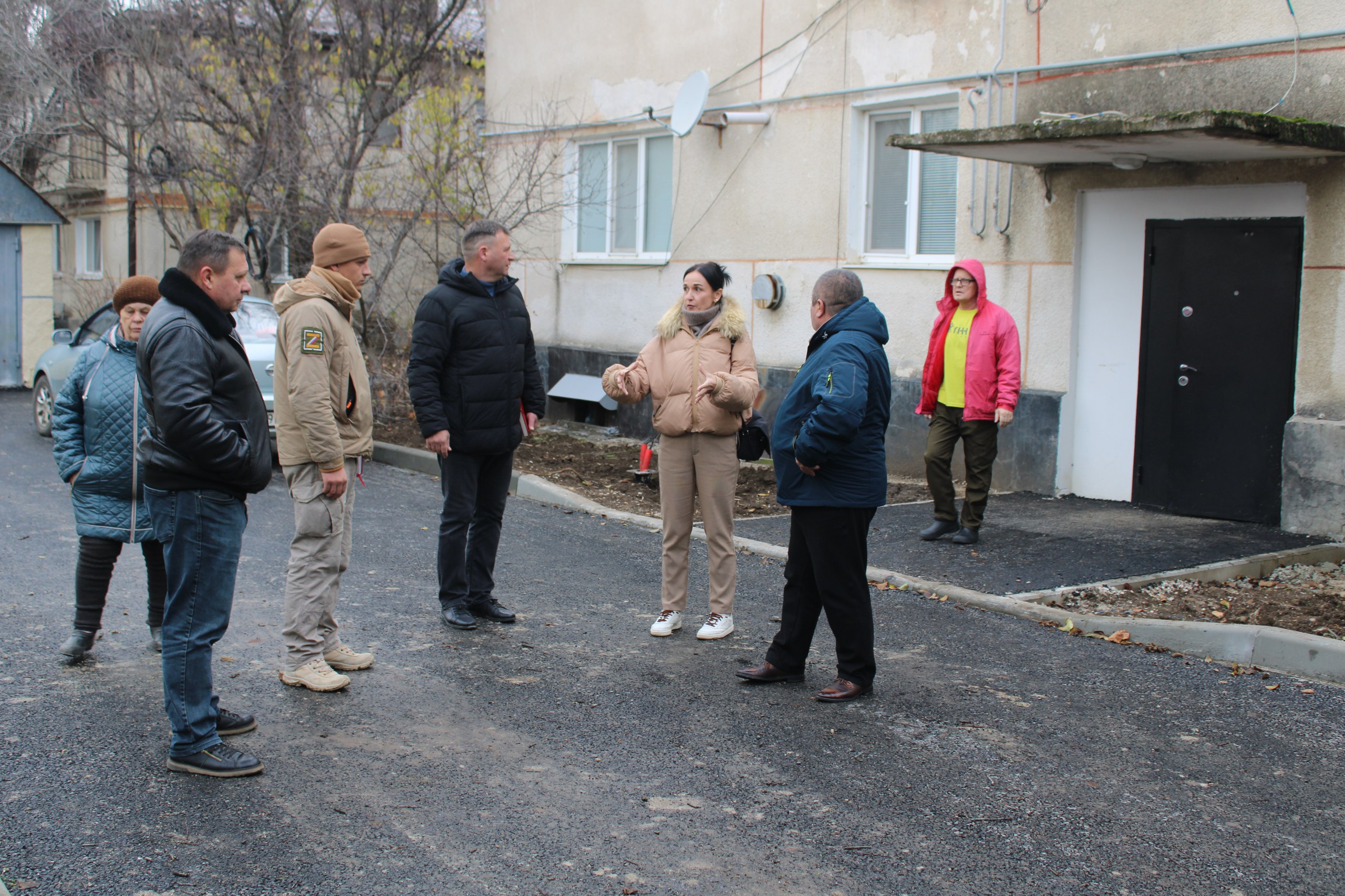 Глава администрации Ленинского района Игорь Крутьков совместно с первым заместителем главы Александром Саенко продолжают регулярные встречи с жителями района, которые позволяют оперативно реагировать на обращения и улучшать... Глава администрации Ленинского района Игорь Крутьков совместно с первым заместителем главы Александром Саенко продолжают регулярные встречи с жителями района, которые позволяют оперативно реагировать на обращения и улучшать...