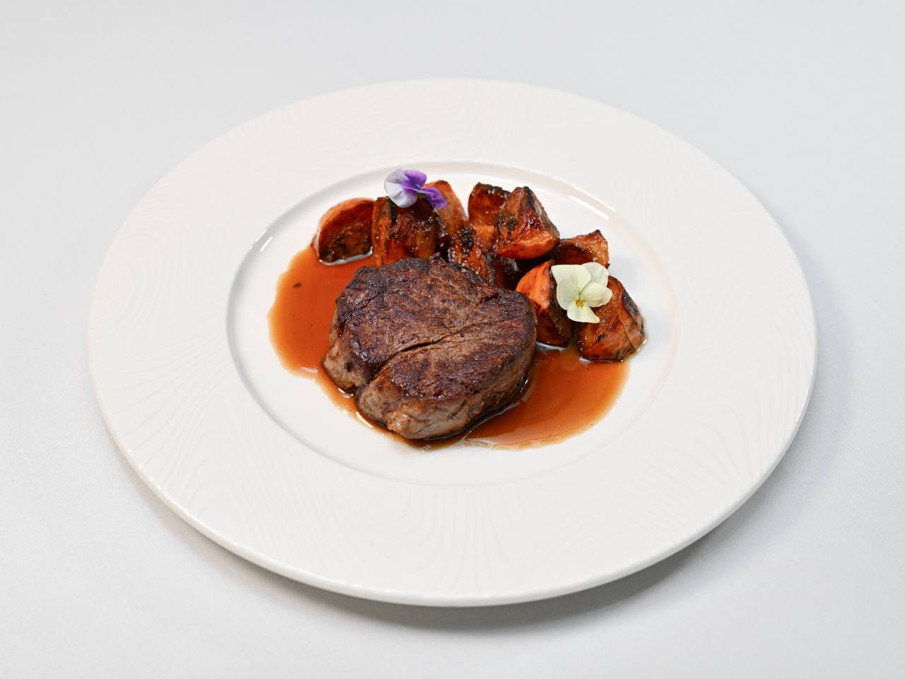 В поездах «Гранд Сервис Экспресс» появилось новогоднее меню В поездах «Гранд Сервис Экспресс» появилось новогоднее меню