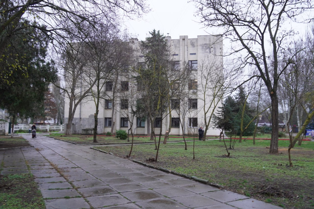 Глава администрации Керчи Олег Каторгин совместно с представителями подрядной организации Керчи, выполняющей работы по укладке плитки вдоль улиц Козлова и Пролетарской, с выездом на место обсудили вопрос комплексного... Глава администрации Керчи Олег Каторгин совместно с представителями подрядной организации Керчи, выполняющей работы по укладке плитки вдоль улиц Козлова и Пролетарской, с выездом на место обсудили вопрос комплексного...