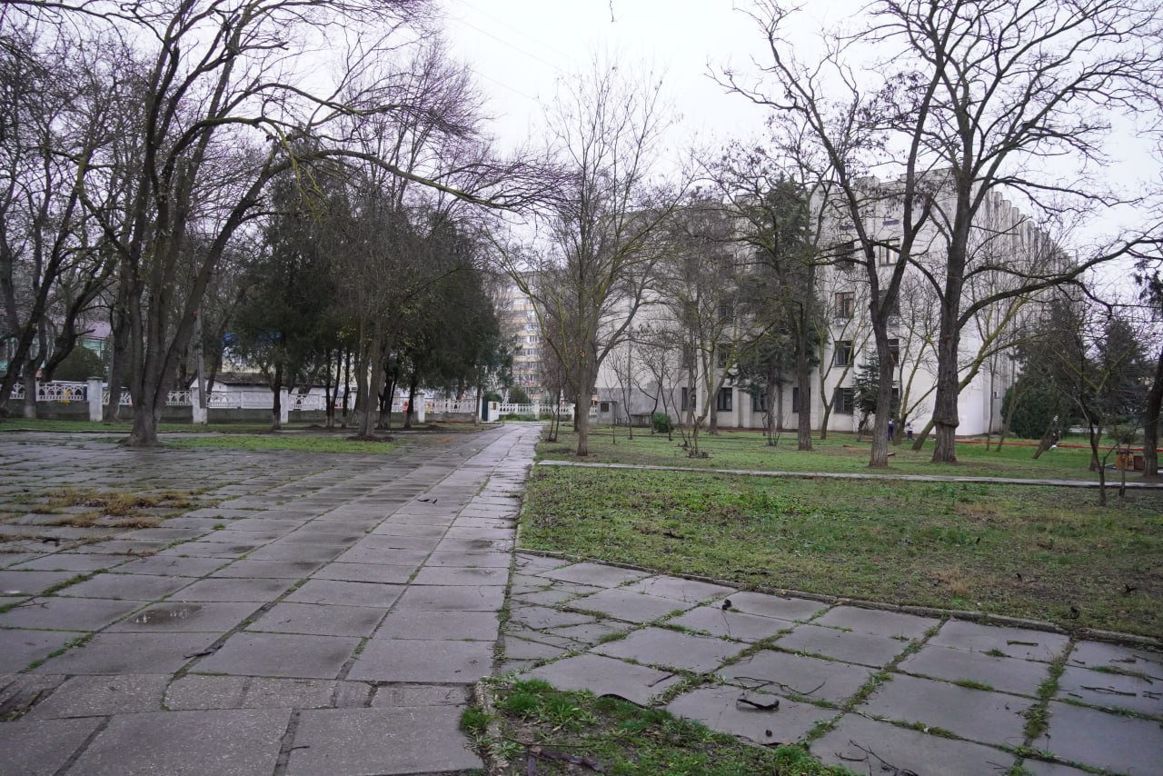 Глава администрации Керчи Олег Каторгин совместно с представителями подрядной организации Керчи, выполняющей работы по укладке плитки вдоль улиц Козлова и Пролетарской, с выездом на место обсудили вопрос комплексного... Глава администрации Керчи Олег Каторгин совместно с представителями подрядной организации Керчи, выполняющей работы по укладке плитки вдоль улиц Козлова и Пролетарской, с выездом на место обсудили вопрос комплексного...