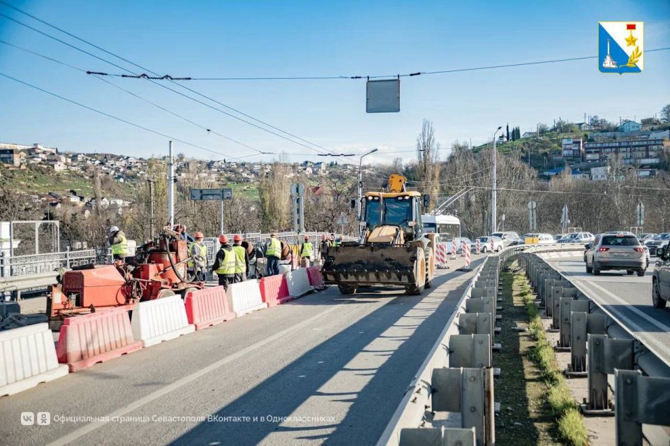 Ремонт Днепровского моста ускоряют Ремонт Днепровского моста ускоряют