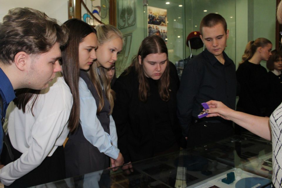 В МВД по Республике Крым прошла экскурсия для студентов юридического вуза В МВД по Республике Крым прошла экскурсия для студентов юридического вуза