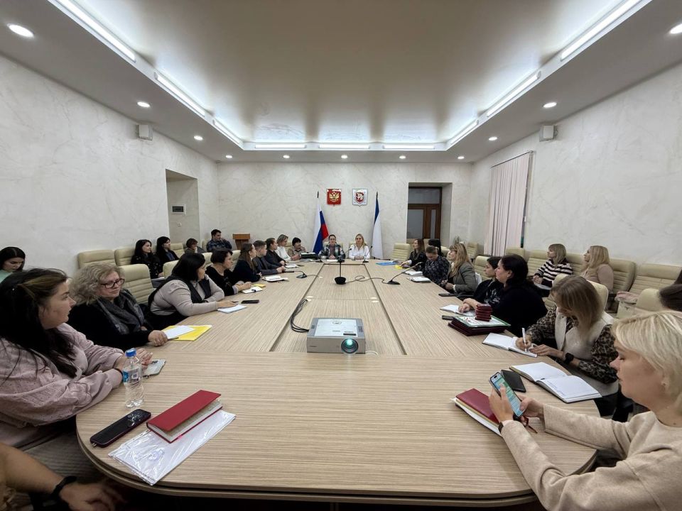В Министерстве образования, науки и молодёжи Крыма состоялось межведомственное совещание посвященное итогам детской оздоровительной кампании 2025 года В Министерстве образования, науки и молодёжи Крыма состоялось межведомственное совещание посвященное итогам детской оздоровительной кампании 2025 года