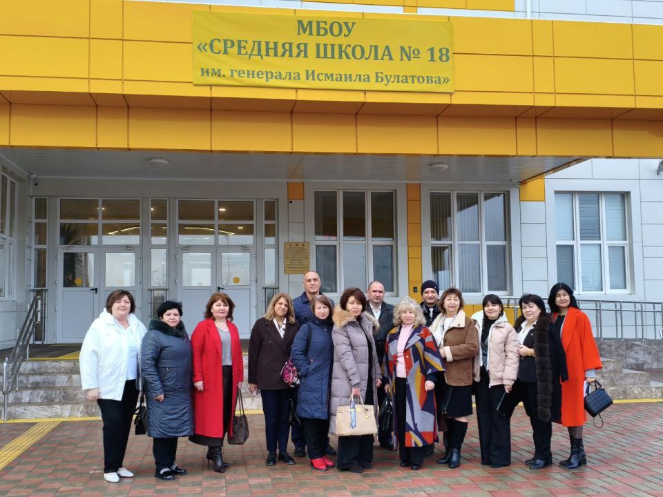 В Крыму прошёл семинар-совещание для руководителей школ с крымскотатарским языком обучения В Крыму прошёл семинар-совещание для руководителей школ с крымскотатарским языком обучения