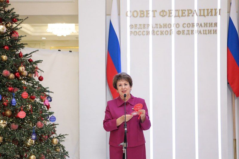 Екатерина Алтабаева: Вот уже шестой год сенаторы РФ присоединяются к благотворительному Всероссийскому проекту «Движения первых» - «Ёлка желаний», который проходит при поддержке Росмолодежи Екатерина Алтабаева: Вот уже шестой год сенаторы РФ присоединяются к благотворительному Всероссийскому проекту «Движения первых» - «Ёлка желаний», который проходит при поддержке Росмолодежи