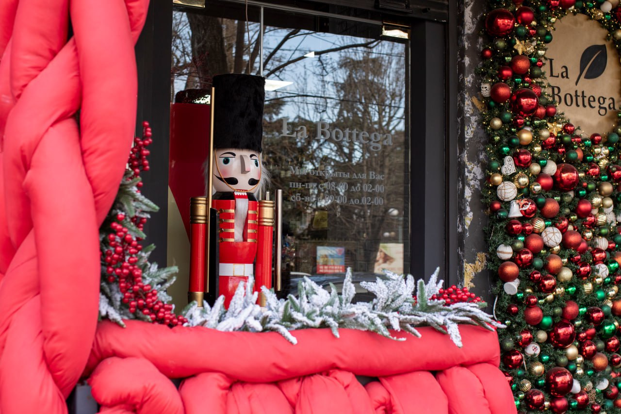 Симферополь готовится к Новому году Симферополь готовится к Новому году