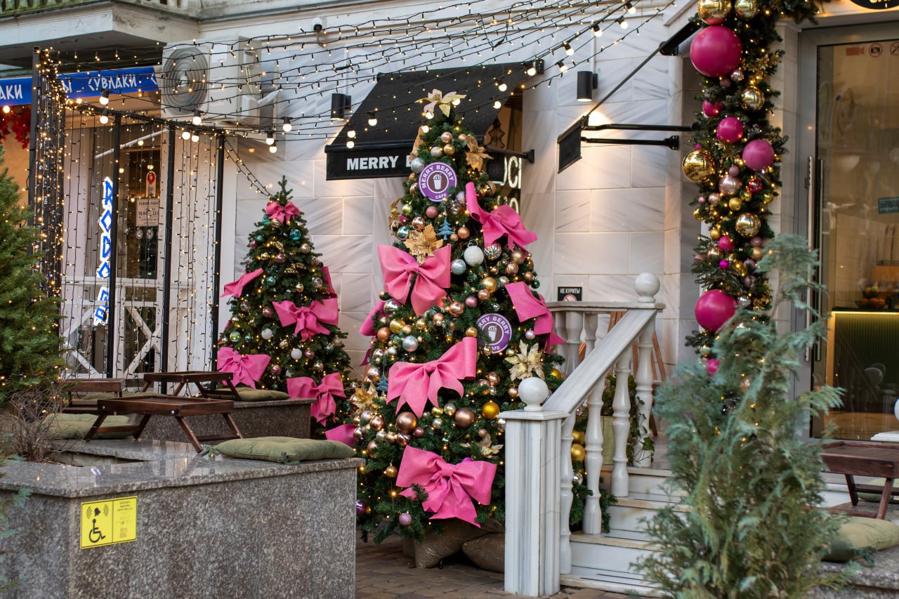 Симферополь готовится к Новому году Симферополь готовится к Новому году