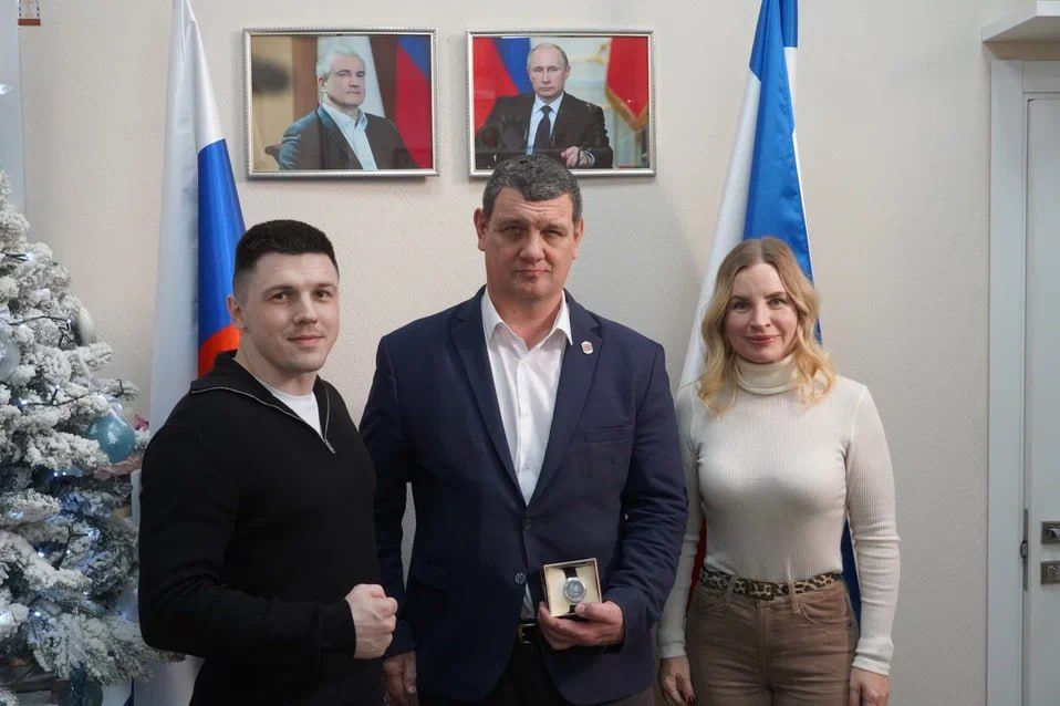 Крымские спортсмены и тренеры по сумо отмечены ведомственными наградами Крымские спортсмены и тренеры по сумо отмечены ведомственными наградами