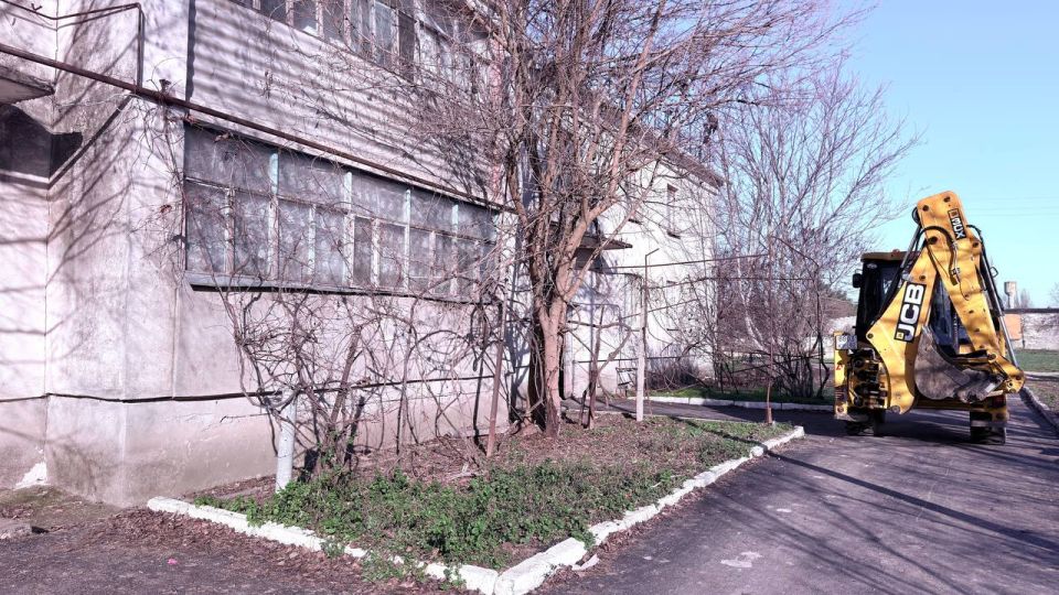 Антон Кравец: В с. Ивановка в многоквартирных домах по ул.Ленина 38, ул.Ленина 39 и ул.Ленина 40 проведены работы по ремонту кровли Антон Кравец: В с. Ивановка в многоквартирных домах по ул.Ленина 38, ул.Ленина 39 и ул.Ленина 40 проведены работы по ремонту кровли