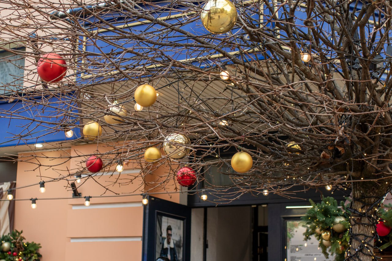 Симферополь готовится к Новому году Симферополь готовится к Новому году