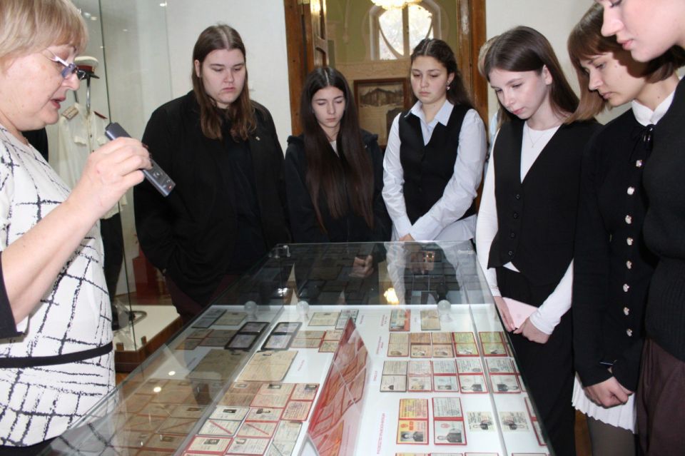 В МВД по Республике Крым прошла экскурсия для студентов юридического вуза В МВД по Республике Крым прошла экскурсия для студентов юридического вуза