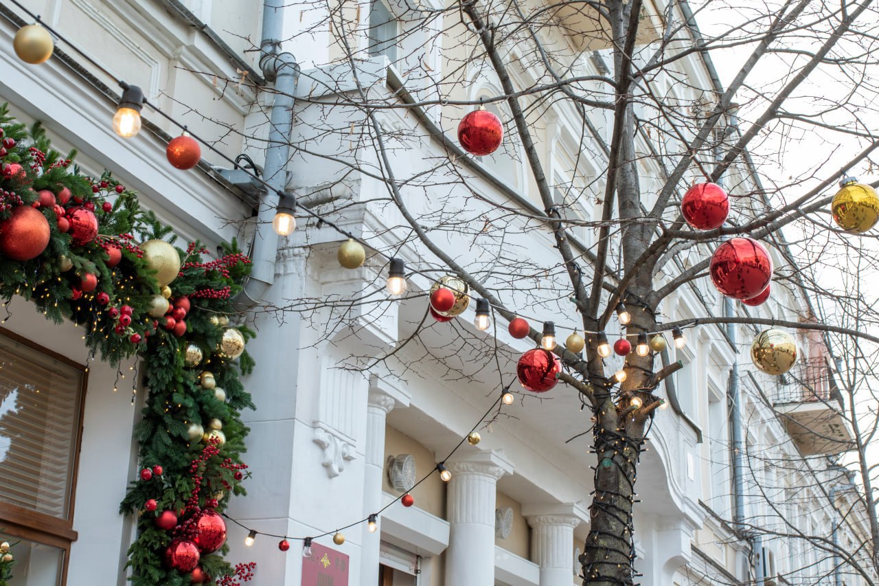 Симферополь готовится к Новому году Симферополь готовится к Новому году