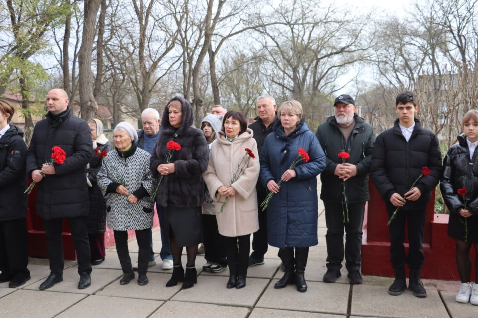 В Керчи открыли мемориальную доску в честь участника спецоперации Валерия Грача