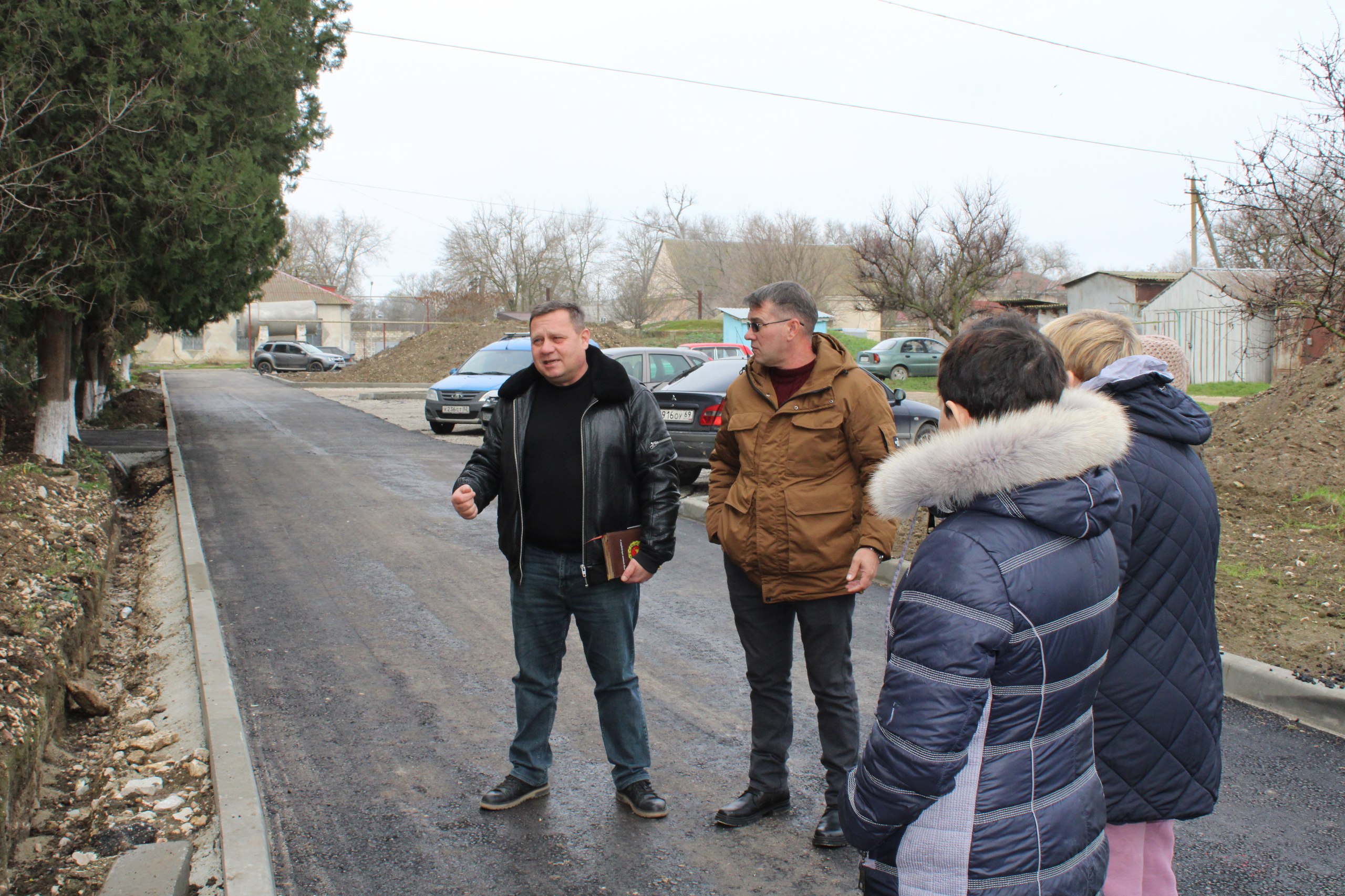 Александр Саенко, первый заместитель главы районной администрации, продолжает встречи с жителями района, оперативно реагируя на поступающие обращения граждан