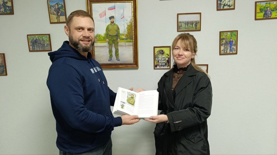 «Крымская газета» в День Героев Отечества презентовала издание, в которое вошли портретные интервью и рассказы участников специальной военной операции на Украине, ранее опубликованные на страницах спецвыпуска газеты «Крымская газета» в День Героев Отечества презентовала издание, в которое вошли портретные интервью и рассказы участников специальной военной операции на Украине, ранее опубликованные на страницах спецвыпуска газеты
