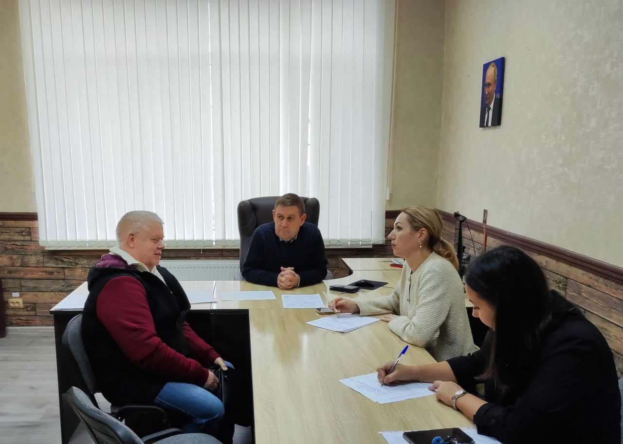 17 декабря заместитель генерального директора ГУП РК «Вода Крыма» Юлия Шопинская провела выездной прием граждан в Ленинском филиале 17 декабря заместитель генерального директора ГУП РК «Вода Крыма» Юлия Шопинская провела выездной прием граждан в Ленинском филиале