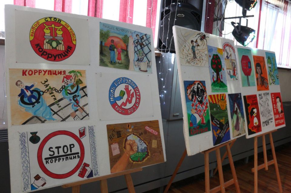 В Крыму наградили победителей республиканского антикоррупционного конкурса детского творчества В Крыму наградили победителей республиканского антикоррупционного конкурса детского творчества