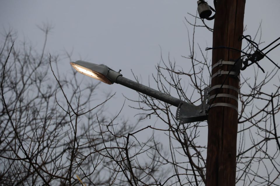 По поручению главы администрации Керчи Олега Каторгина сотрудники предприятия «Горсвет-Керчь» установили фонарь на подходах к тоннелю в районе Вокзального шоссе По поручению главы администрации Керчи Олега Каторгина сотрудники предприятия «Горсвет-Керчь» установили фонарь на подходах к тоннелю в районе Вокзального шоссе