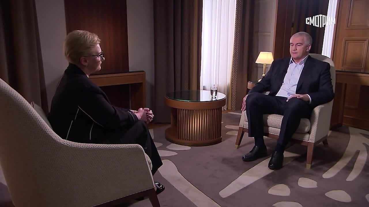 Сбербанк и ВТБ полноценно работают на территории Крыма, заявил глава республики Сергей Аксенов в интервью "России 24"