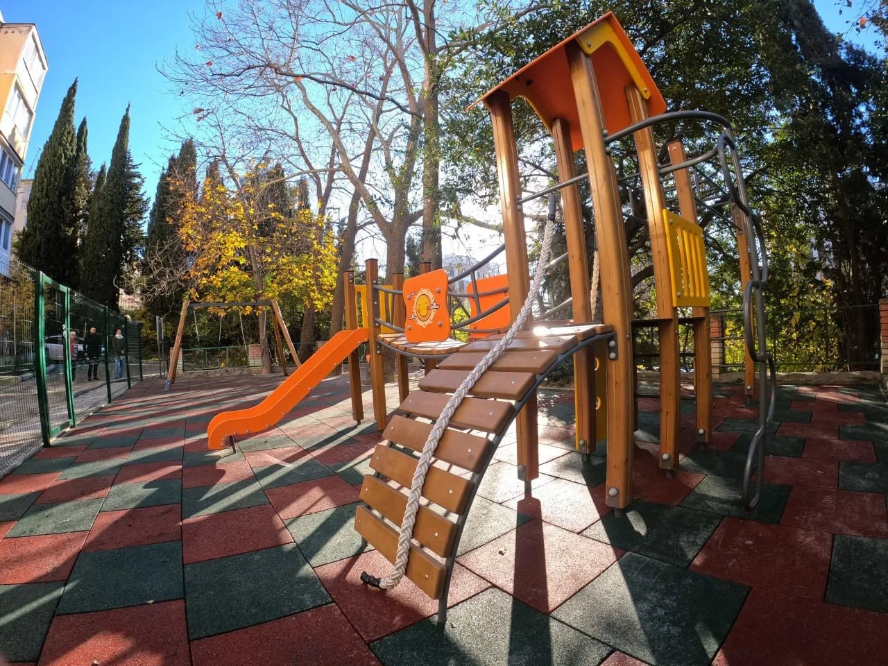 В этом году на ЮБК появится 36 новых детских площадок В этом году на ЮБК появится 36 новых детских площадок