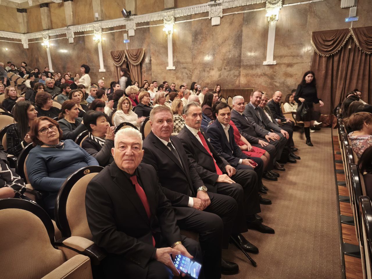 17 декабря стартовал Международный «круглый стол»: «Развитие связей крымских татар с соотечественниками за рубежом» 17 декабря стартовал Международный «круглый стол»: «Развитие связей крымских татар с соотечественниками за рубежом»