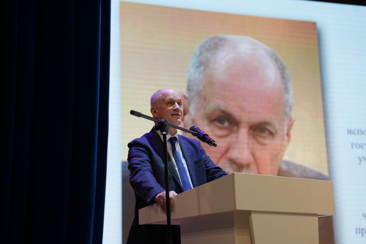 В Симферополе обсудили стратегии естественно-научного и математического образования В Симферополе обсудили стратегии естественно-научного и математического образования