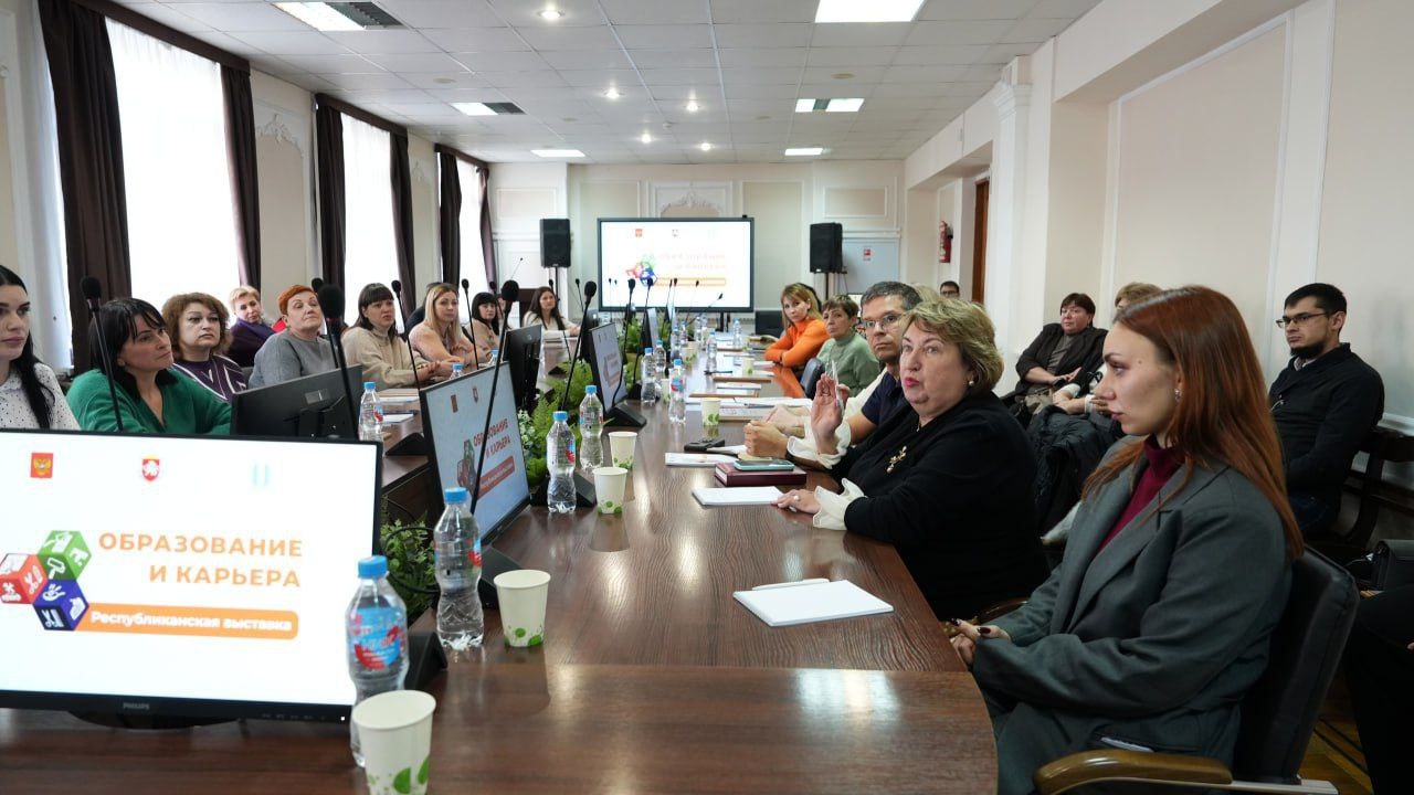 В Крыму состоялась итоговая выставка «Образование и карьера-2025»