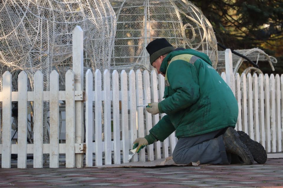 Завершаются последние приготовления к Новому году Завершаются последние приготовления к Новому году