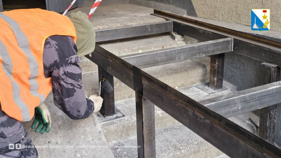 Устанавливаем пандус в доме маломобильного севастопольца Устанавливаем пандус в доме маломобильного севастопольца