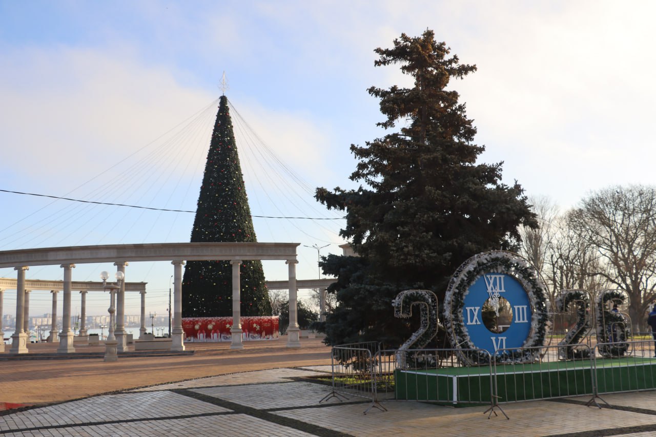 Завершаются последние приготовления к Новому году Завершаются последние приготовления к Новому году