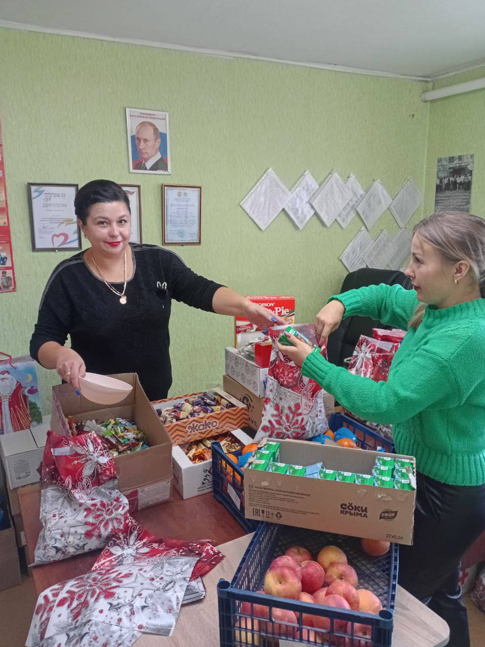 Антон Кравец: В преддверии светлого праздника Дня Святого Николая, который особенно дорог детям Нижнегорский районный центр социальных служб для семьи, детей и молодёжи подводит итоги ежегодной благотворительной акции... Антон Кравец: В преддверии светлого праздника Дня Святого Николая, который особенно дорог детям Нижнегорский районный центр социальных служб для семьи, детей и молодёжи подводит итоги ежегодной благотворительной акции...