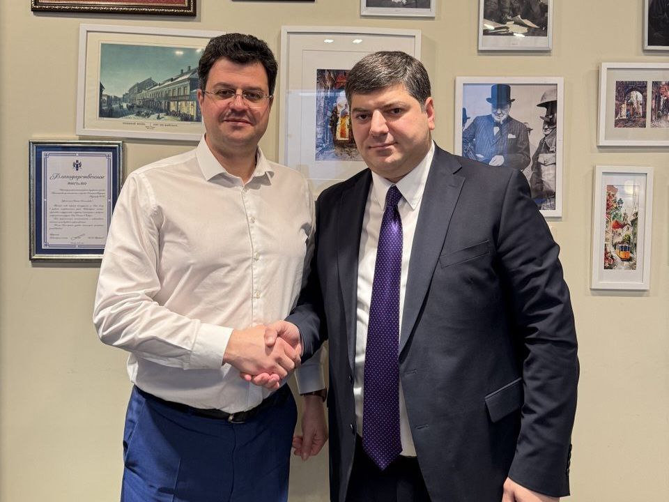 Министр промышленности и торговли Республики Крым Анушаван Агаджанян в ходе рабочей поездки в Москву провёл ряд встреч с заместителями министра промышленности и торговли Российской Федерации Альбертом Каримовым, Романом... Министр промышленности и торговли Республики Крым Анушаван Агаджанян в ходе рабочей поездки в Москву провёл ряд встреч с заместителями министра промышленности и торговли Российской Федерации Альбертом Каримовым, Романом...