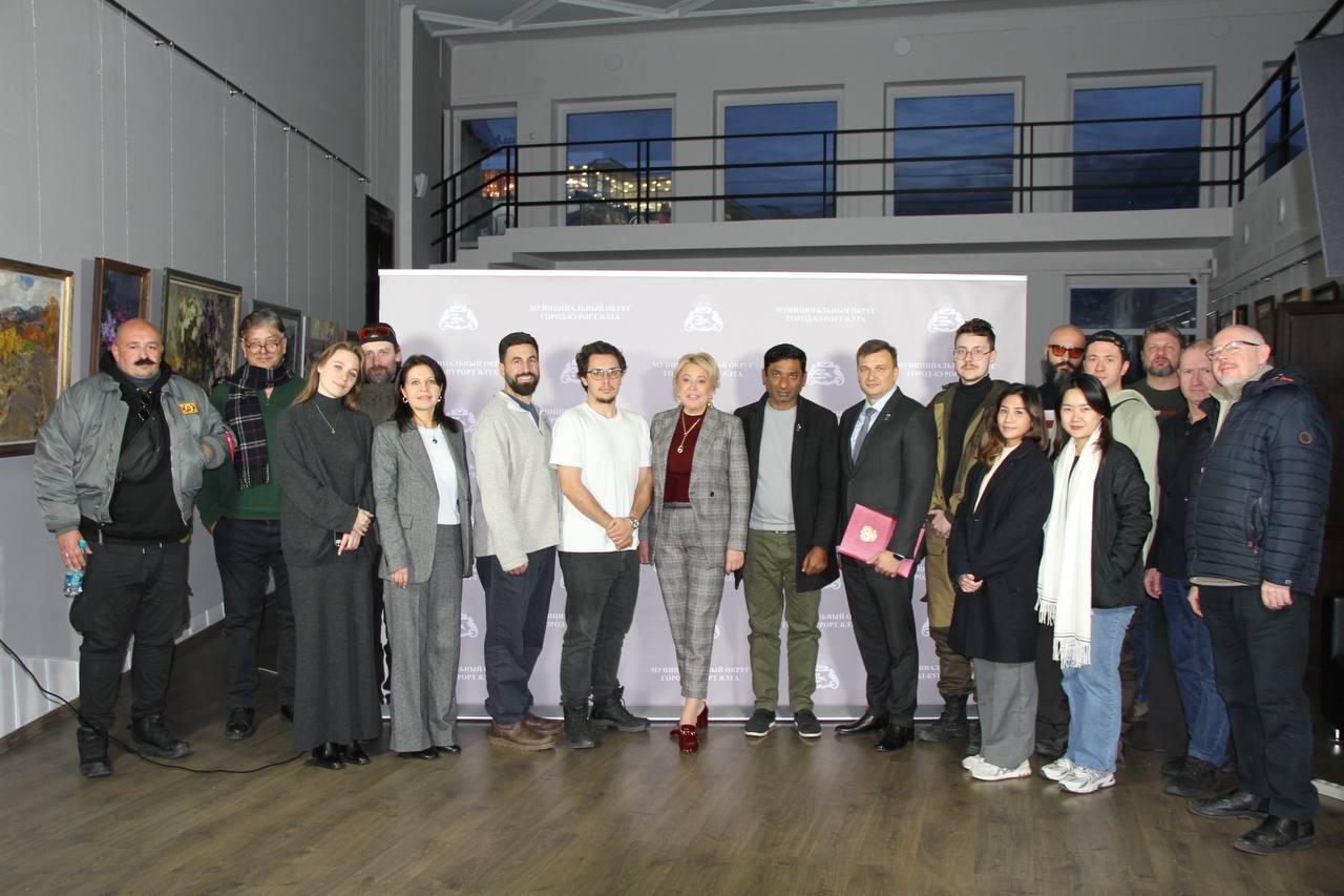 Константин Шимановский: С главой администрации города Яниной Петровной Павленко приветствовали в Ялте иностранных журналистов из Пакистана, Италии, Турции, США, Бразилии и Индонезии