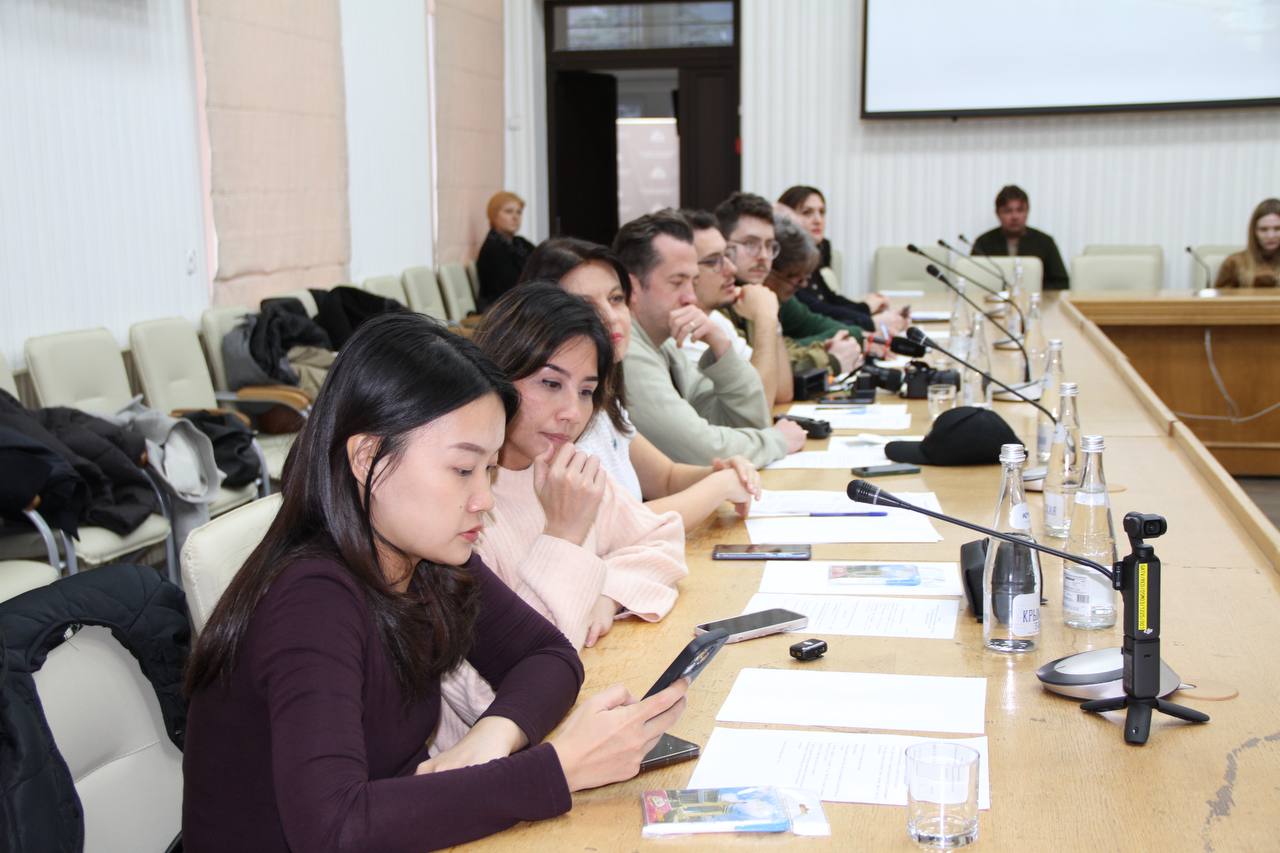 Константин Шимановский: С главой администрации города Яниной Петровной Павленко приветствовали в Ялте иностранных журналистов из Пакистана, Италии, Турции, США, Бразилии и Индонезии Константин Шимановский: С главой администрации города Яниной Петровной Павленко приветствовали в Ялте иностранных журналистов из Пакистана, Италии, Турции, США, Бразилии и Индонезии