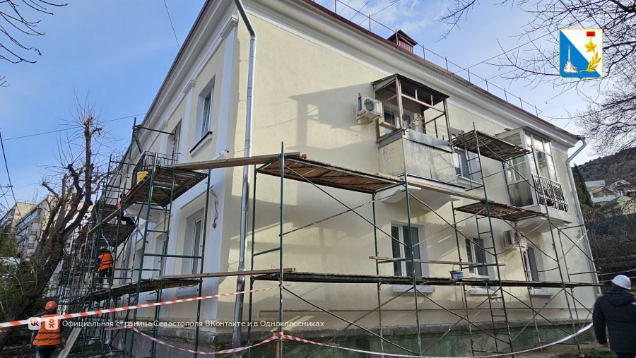 Завершаем ремонт фасада в доме на улице Терлецкого, 10 в Балаклаве Завершаем ремонт фасада в доме на улице Терлецкого, 10 в Балаклаве