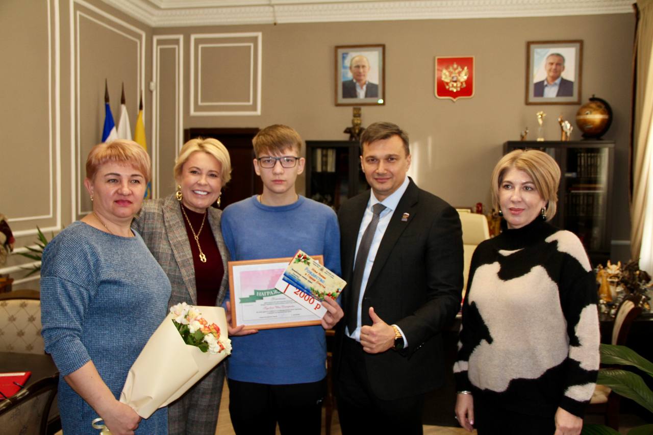 Константин Шимановский: Под патронатом Главы Республики Крым Сергея Валерьевича Аксёнова ежегодно проходит Конкурс на соискание Премии общественного признания «Преград нет»! В 2025 году он проводится в 12 раз Константин Шимановский: Под патронатом Главы Республики Крым Сергея Валерьевича Аксёнова ежегодно проходит Конкурс на соискание Премии общественного признания «Преград нет»! В 2025 году он проводится в 12 раз