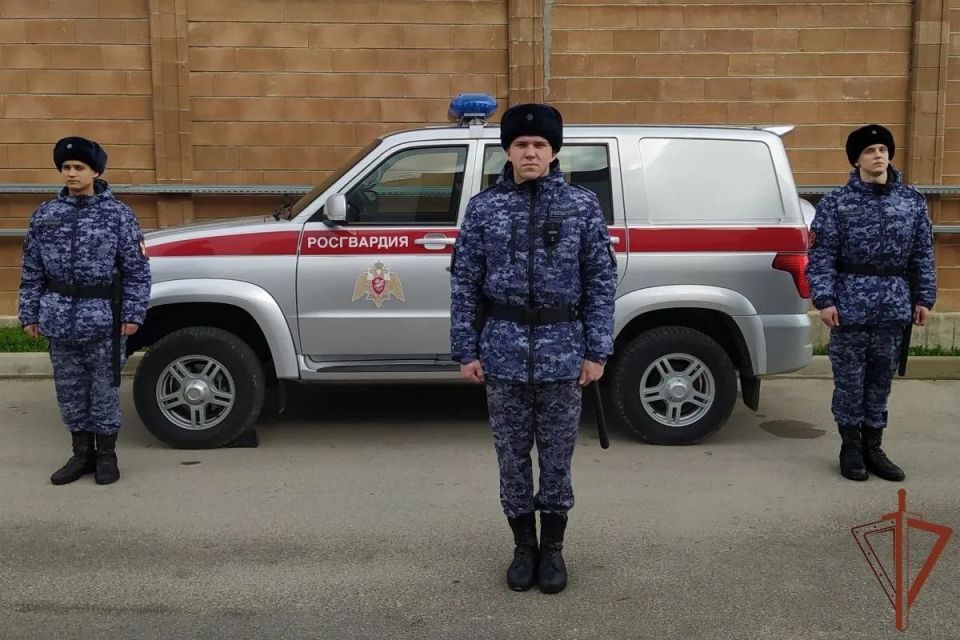 Росгвардейцы спасли из огня двух мужчин в Севастополе